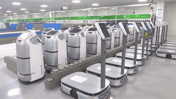 引領智能機器人產業創新發展 泰州擎朗榮獲科技創新先進單位