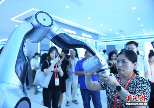 海外華文媒體探訪重慶兩江新區(qū) 聚焦機(jī)器人產(chǎn)業(yè)高質(zhì)量發(fā)展與智能研發(fā)新突破
